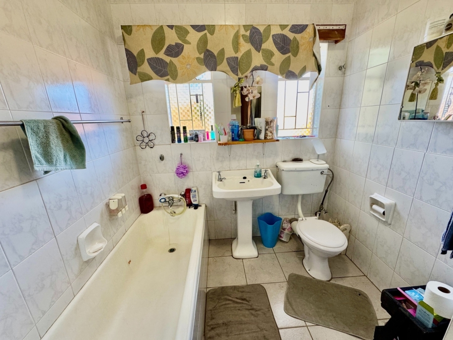 5 Bedroom Property for Sale in Potchefstroom North West